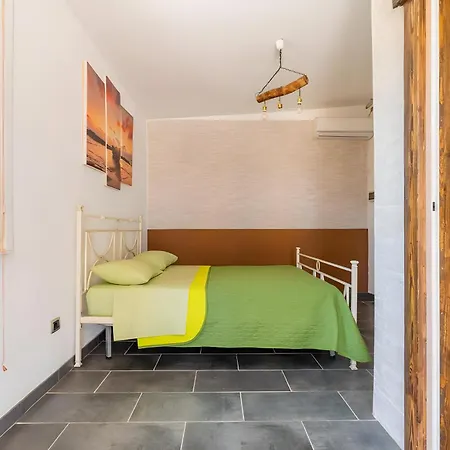 Dilauro Con Piscina Feriehus *
