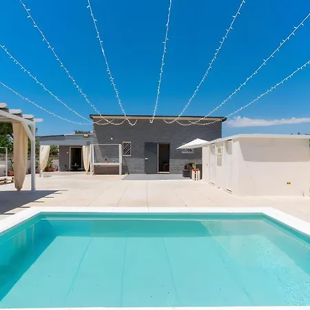 Dilauro Con Piscina Feriehus